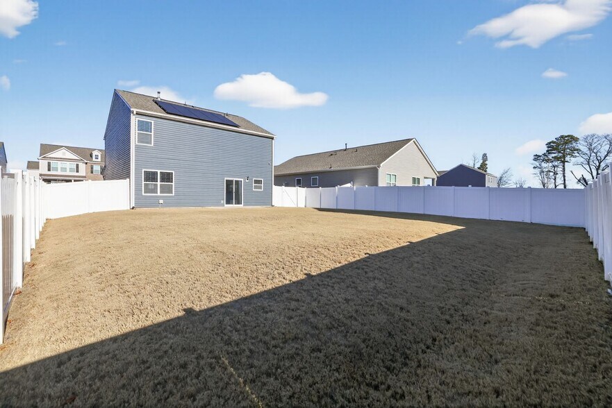 Building Photo - 105 Silicon Dr