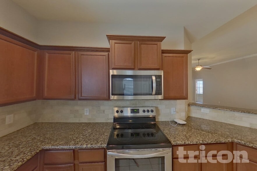 Building Photo - 2312 Redbud Dr