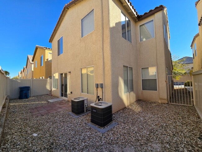 Building Photo - 3 BED, 2 1/2 BATH, 2 CAR GARAGE 2 STORY HO...