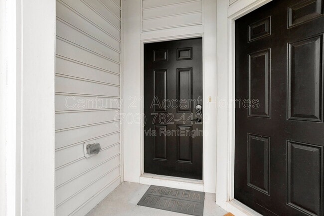 Building Photo - 24676 Hutchinson Farm Dr