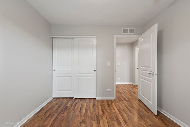 Building Photo - 464 Valentine Way