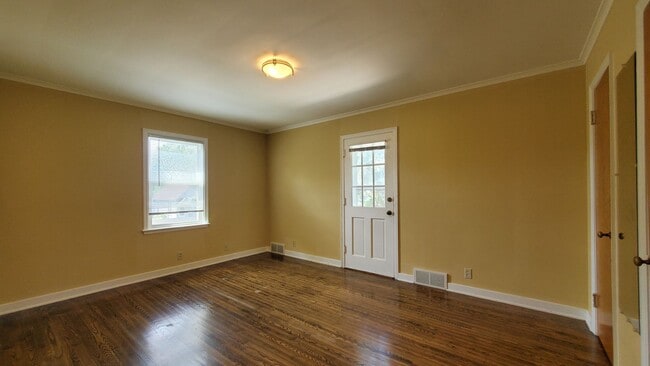 Building Photo - Charming In-Town Rental – Close to Downtow...