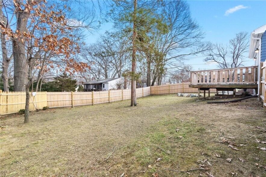 Big back yard - 16 Brownlee Blvd