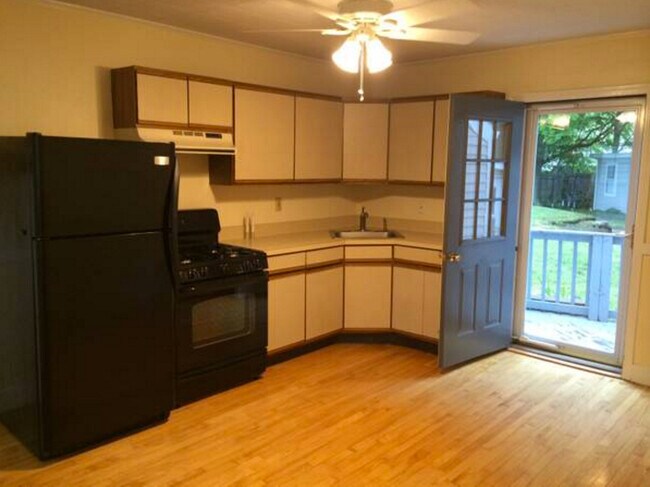 Eat in kitchen with deck overlooking fishpond - 265 Common St