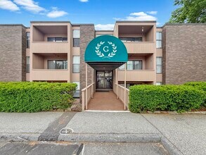 Building Photo - 22 Shrewsbury Green Dr