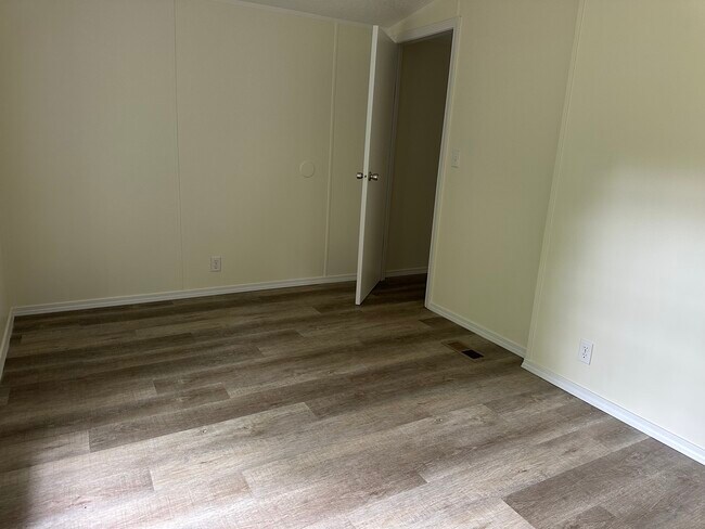 Building Photo - 140 Baywood Trail
