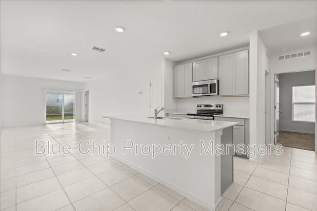 Building Photo - 1725 White Water Ct