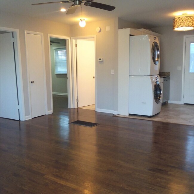 Building Photo - Belmont-Vandy-Music Row Area.  Washer&Dryer.