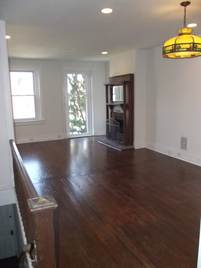 Living room view 1 - 1419 E Capitol St SE