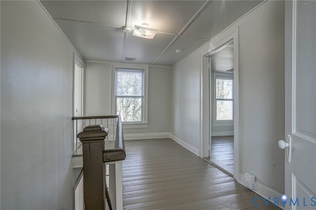 Building Photo - 5277 River Rd W