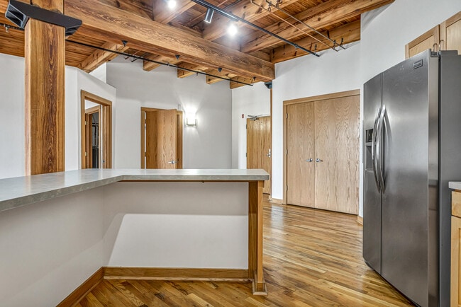 Building Photo - 413 N 2nd St