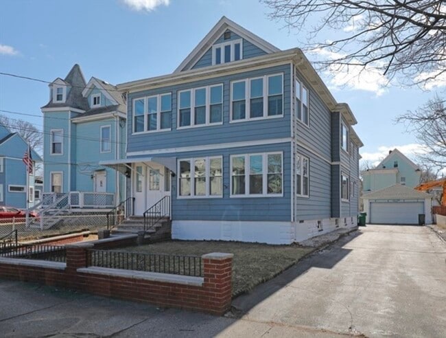 Building Photo - 28 2nd St
