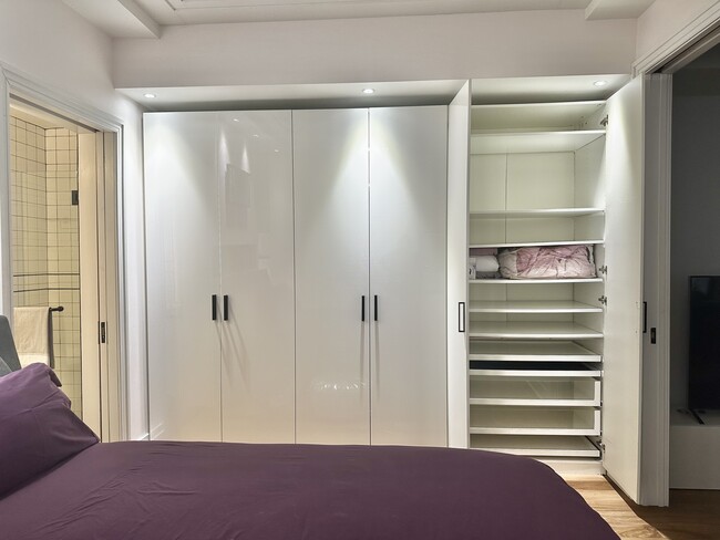 Bedroom has wall of closets that can be customised - 790 Riverside Dr