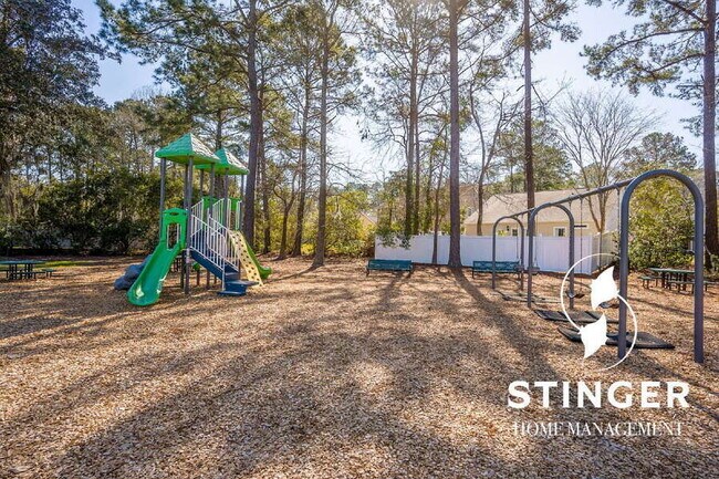 Building Photo - 82 Shadow Moss Dr