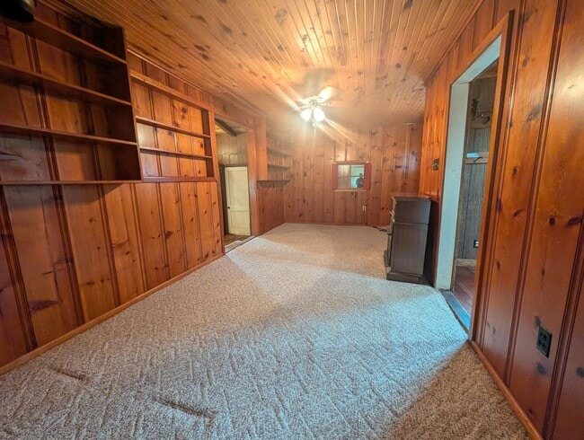 Building Photo - Charming Raindrop Hill Farmhouse on Gibson Lane - All Utilities Included