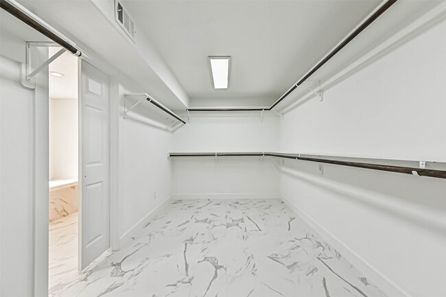Building Photo - 1207 Thomas Dr