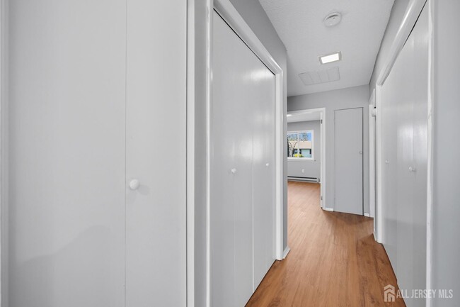 Building Photo - 351A Jutland Dr