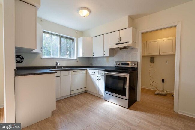 Building Photo - 1558 Specht Pl