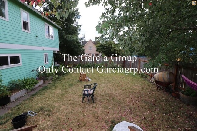 Building Photo - 602 NE Brazee St
