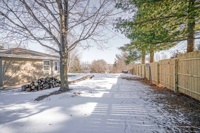 Building Photo - 4686 Capitol View Rd