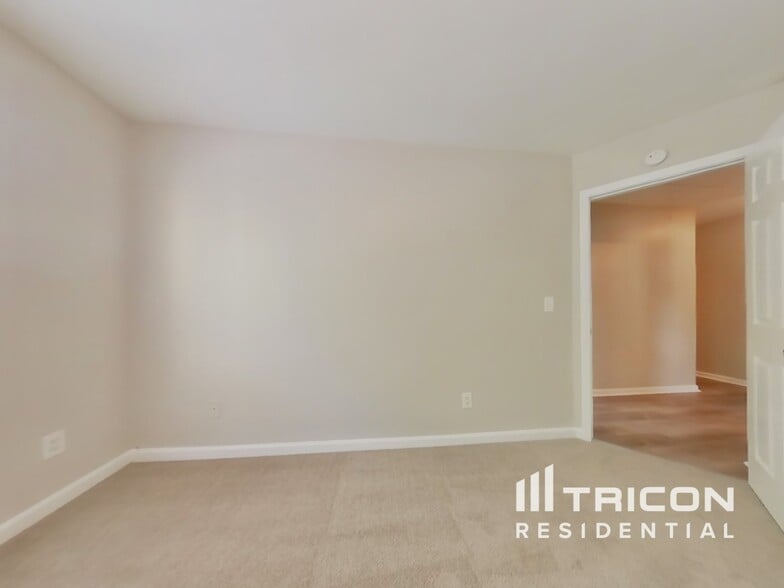 Building Photo - 9106 Valleyview Ct