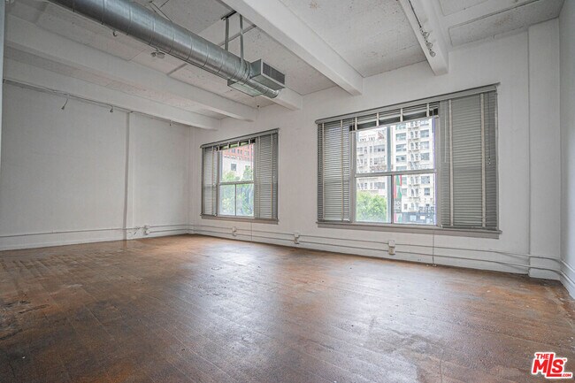 Building Photo - 812 S Spring St