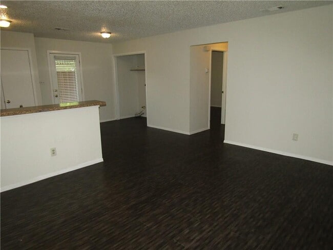 Building Photo - 4910 Pepper Ln