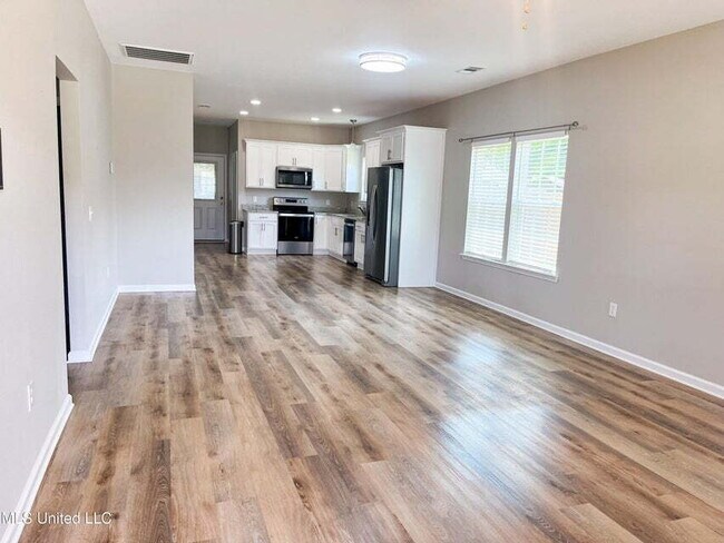 Building Photo - Lucedale! New home for rent!