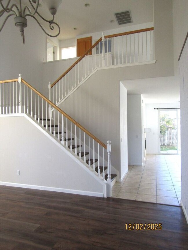 Building Photo - Beautiful 4 Bed 3 Bath Single Family Home in Santa Rosa- $3,250 per month!