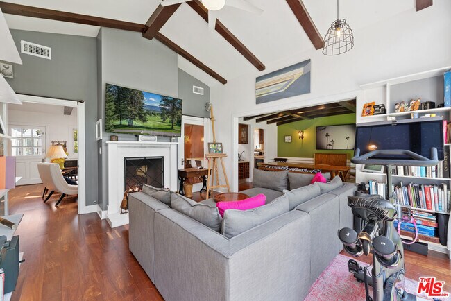 Building Photo - 10521 Cushdon Ave