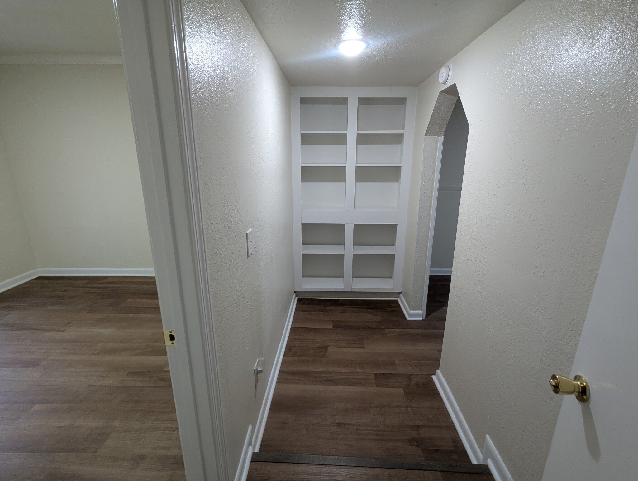 Building Photo - 1615 Dawnview Ln