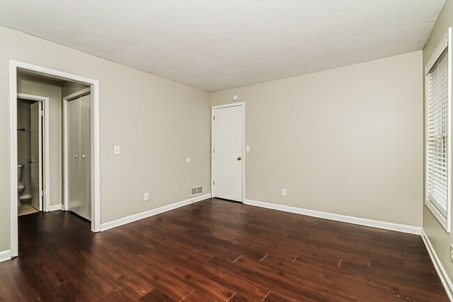 Building Photo - 770 Dover St