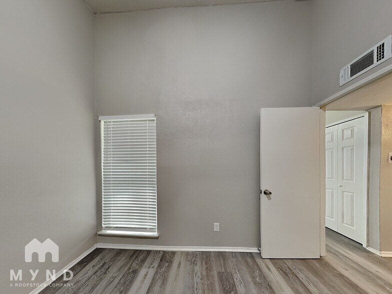 Building Photo - 4220 Caldwell Ave