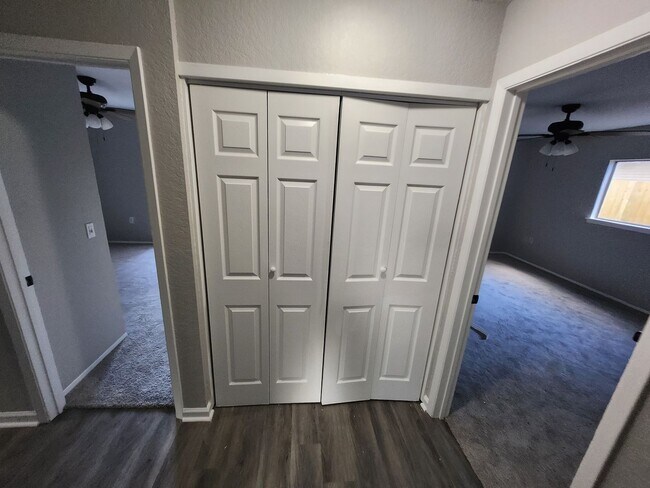 Building Photo - Move in ready. Fully remodeled