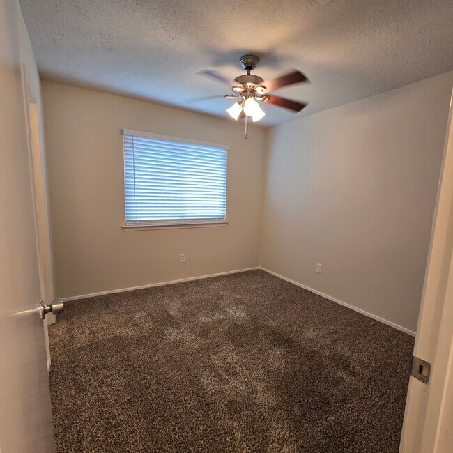Building Photo - 7222 Ridgeberry Dr