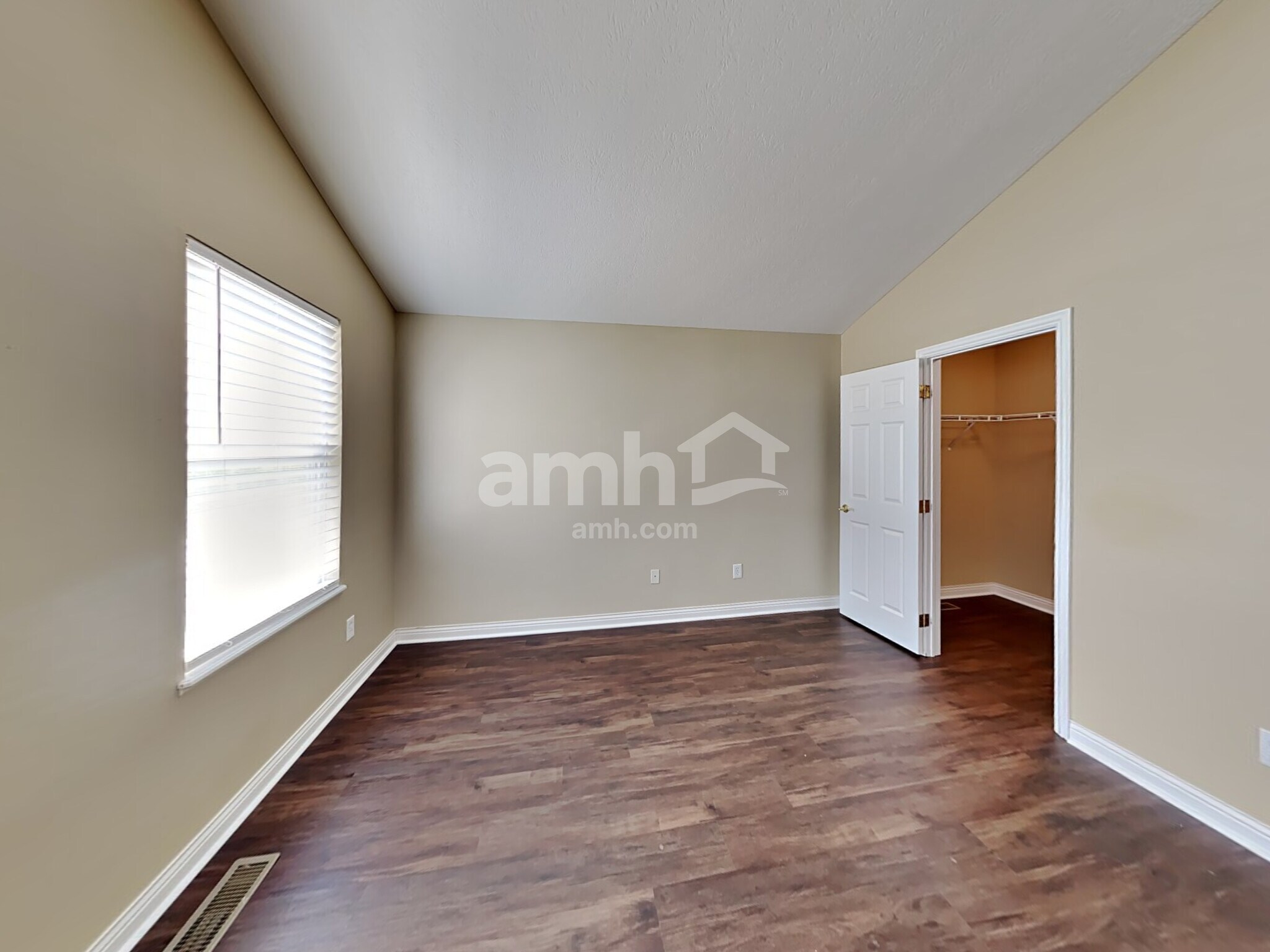 Building Photo - 532 Greenwood Loop