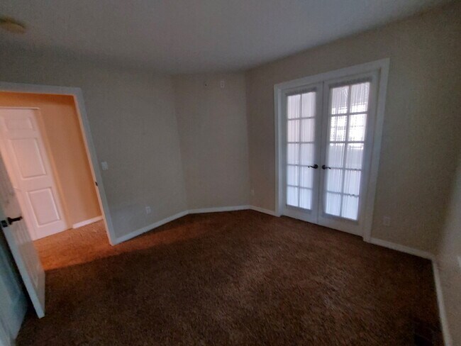 Building Photo - 2080 S Josephine St