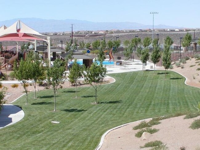 Building Photo - ANTHEM HIGHLANDS!! READY FOR IMMEDIATE MOV...