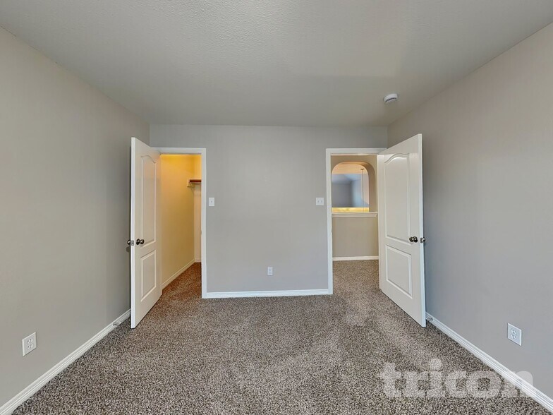 Building Photo - 2712 Columbus