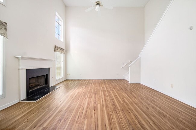 Building Photo - 740 Clairidge Ln SW