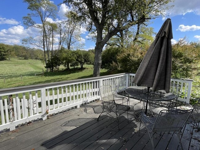 Building Photo - 67 Graham Rd