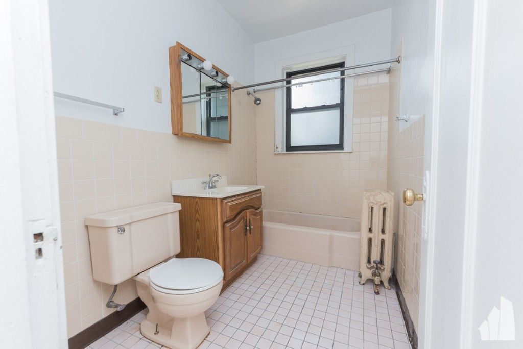 Building Photo - 2253 W Argyle St