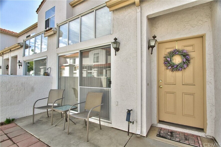 Beautiful atrium windows, private patio - 29509 Cara Way