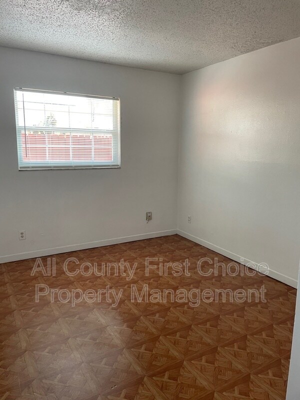 Building Photo - 526 91st Ave N