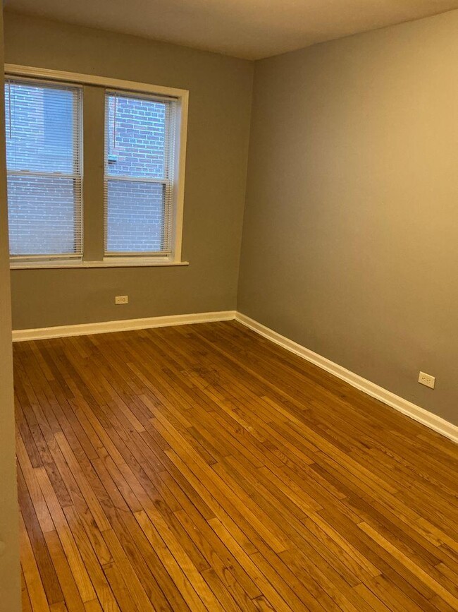 Building Photo - 2 bedroom in Chicago IL 60620