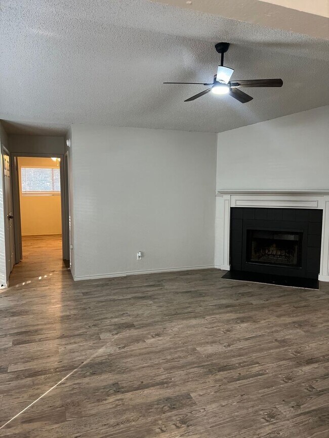 Building Photo - 405 Fantail Loop