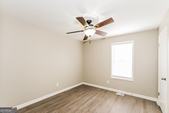 Building Photo - 5878 Homestead Cir