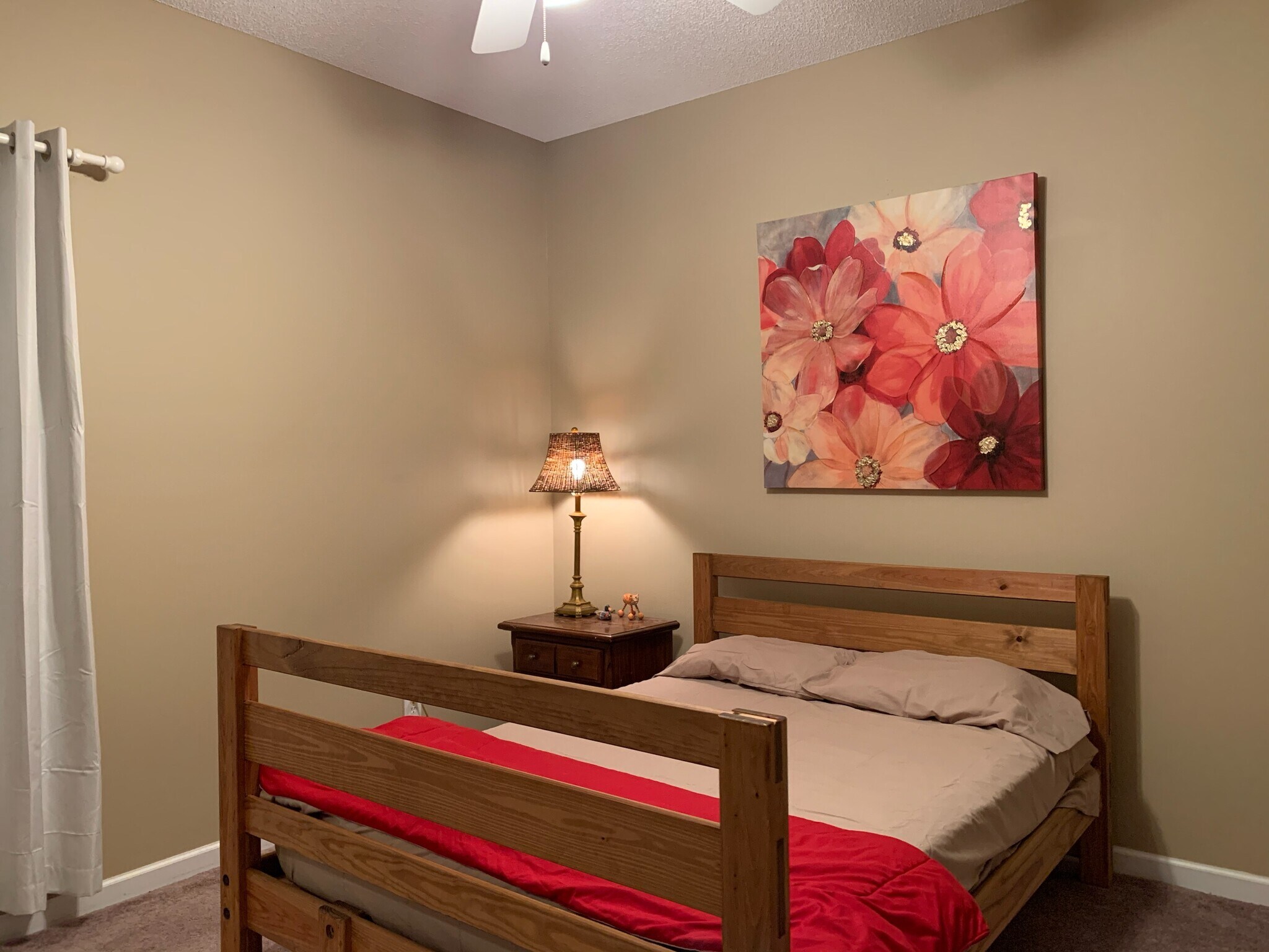 Full Sized Bedroom - 423 N Donahue Dr