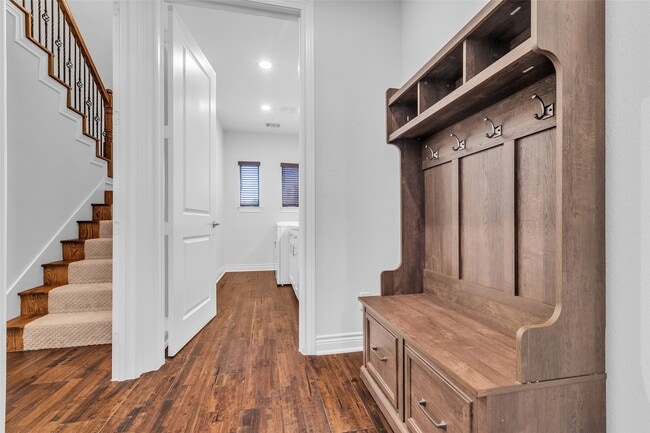 Building Photo - 17 Bellingham Ct