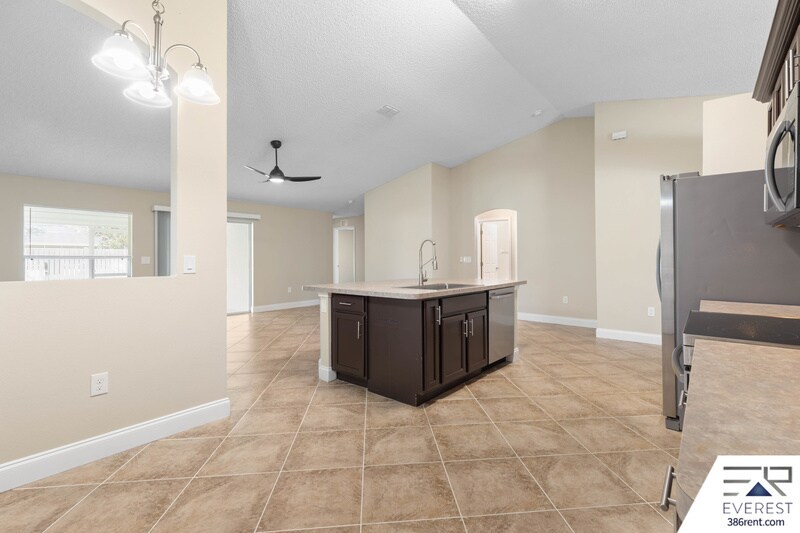 Building Photo - 242 Boulder Rock Dr